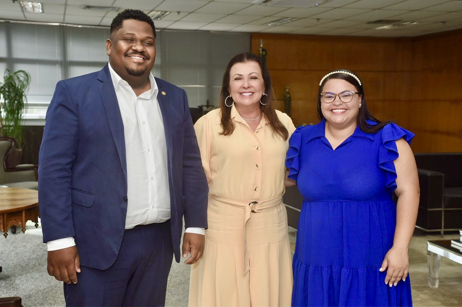 Jhonny Emanuel, diretor de Políticas Transversais, a conselheira Susana Azevedo, presidente do TCE-SE e Anne Livianne, superintendente da Juventude | Foto: Marcelle Cristinne