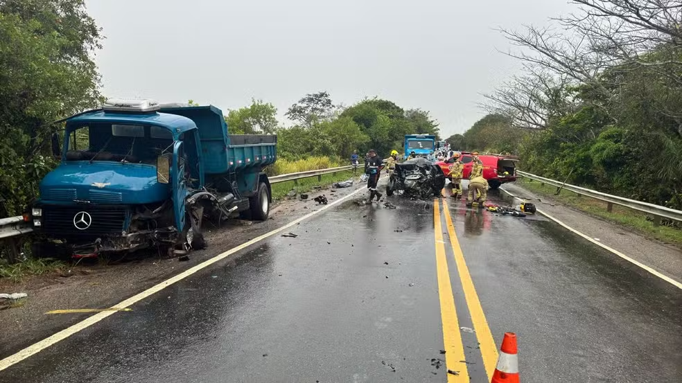 Acidente entre um carro e um caminhão em Laranjeiras | Foto: CBM/SE