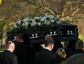 Família de Liam Payne e membros do One Direction comparecem ao funeral do cantor