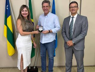 Senador Rogério recebe medalha da Polícia Federal em reconhecimento à sua atuação em prol da segurança pública em Sergipe