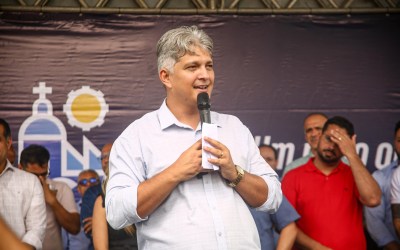 Prefeito Samuel Carvalho assina ordem de serviço para obra de infraestrutura no bairro Piabeta